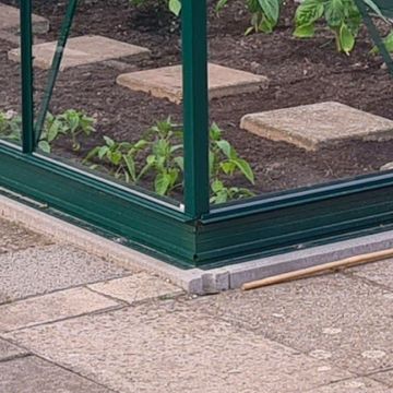 Gardenmeister Foreststar 300 Gewächshaus Fundament grün